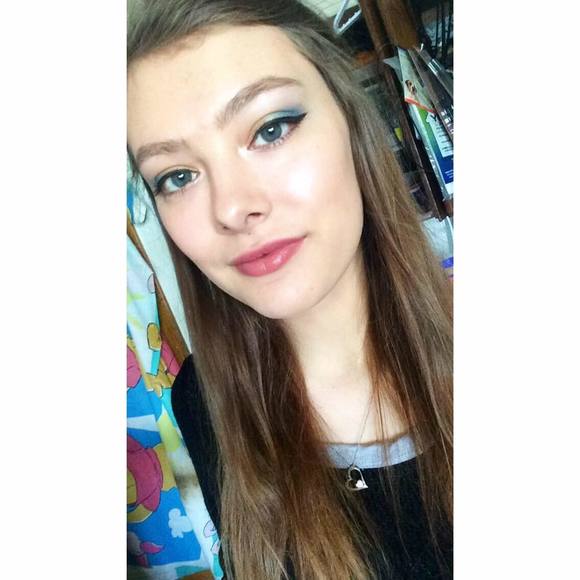 Meet your Posher, Kassi - Picture 1 of 1